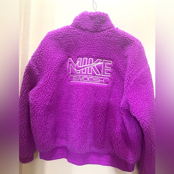 Nike Women’s Oversized Plush Swoosh Jacket - Picture 7 of 15